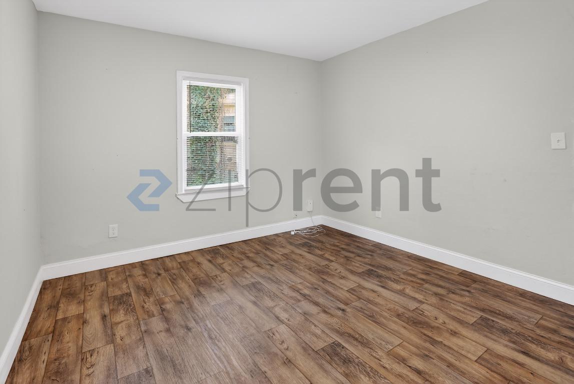 Building Photo - Unit 2