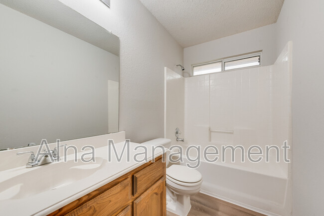 Building Photo - 1443 Chapman Dr