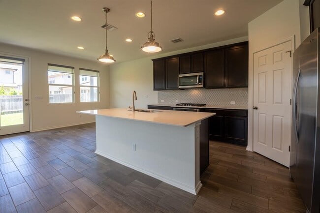 Building Photo - 13500 Feldspar Dr
