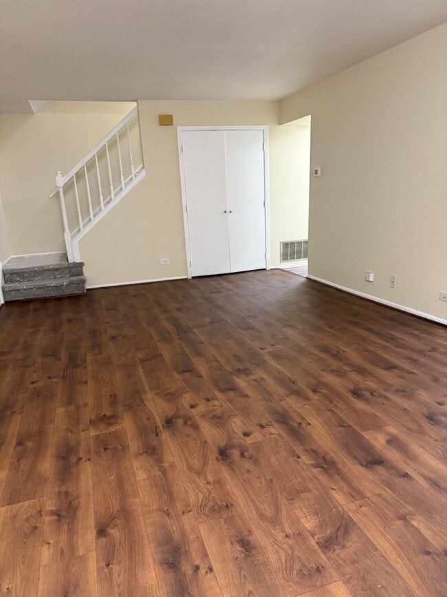 Building Photo - 385 Pierce Ct