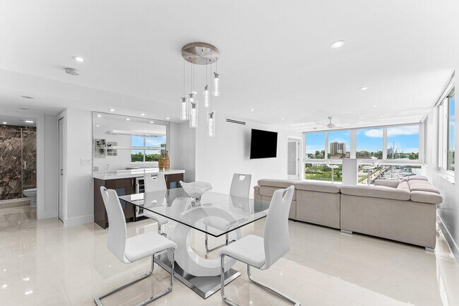 Building Photo - 301 Lake Shore Dr