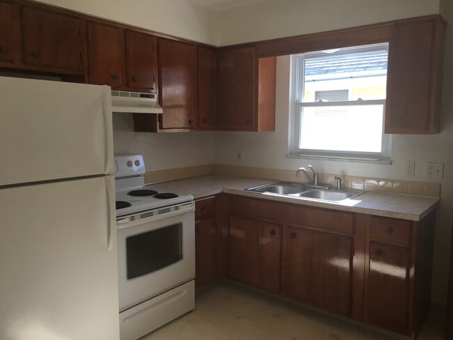 Building Photo - Central Air 2 Bedroom