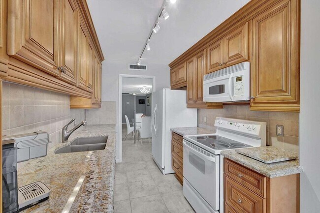 Building Photo - 4200 N Ocean Dr