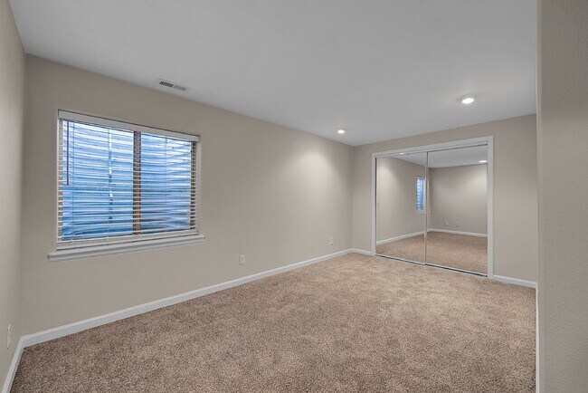 Building Photo - $2,095.00, 3-bed + Bonus room, 2.5 bath, l...