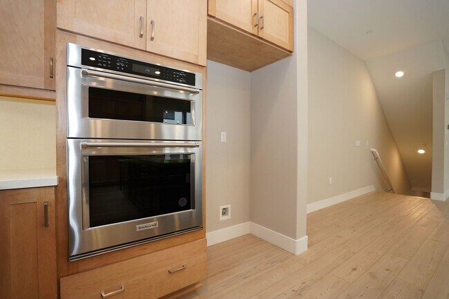 Building Photo - New Construction End Unit Luxury Townhome in Central Sunnyvale Location!