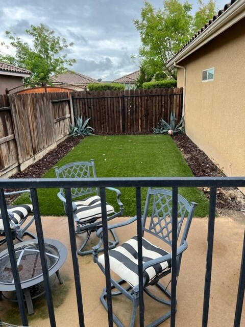 Building Photo - 647 Ficklin Dr