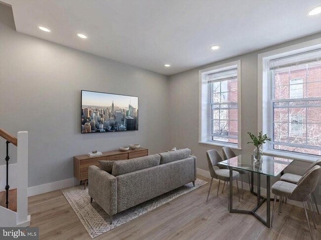 Building Photo - 672 N 19th St