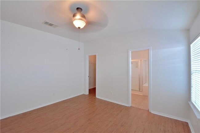 Building Photo - 1520 Darjeeling Dr