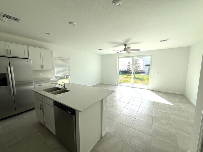 Building Photo - 3-Bed/ 2.5- Bath Modern Townhouse in Lakewood Ranch Premier Community