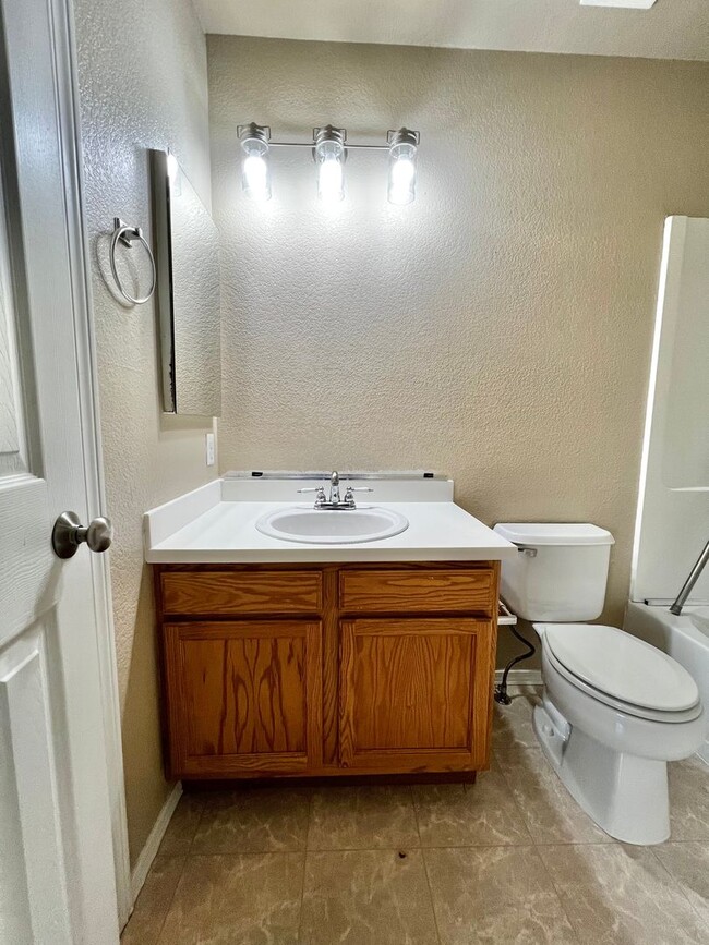 Building Photo - Spacious 4 Bed, 3.5 Bath Home with Finished Basement in South Fort Collins!