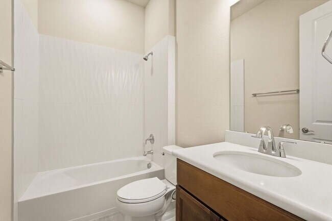 Building Photo - 4615 Bridgewood Dr