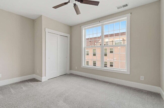 Building Photo - Luxury Townhome with Elevator and Rooftop Terrace