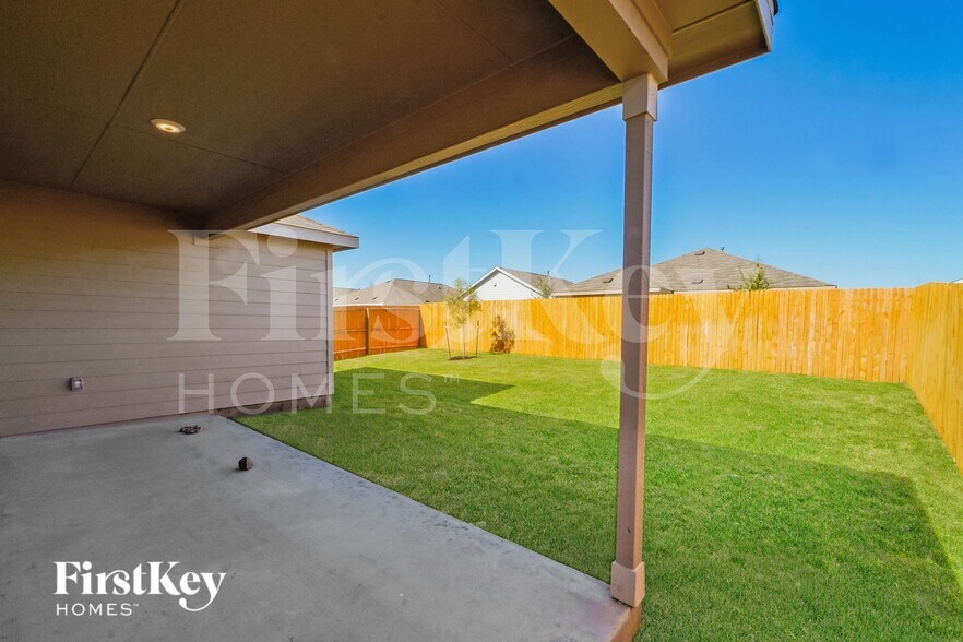 Building Photo - 10639 Erinita Way