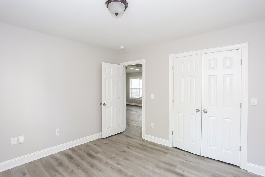 Building Photo - 503 Riverglen Dr NW