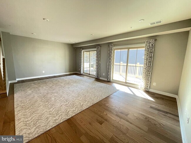 Building Photo - 42589 Burbank Terrace