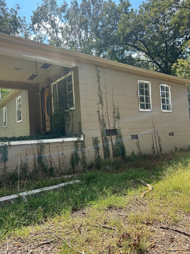 Building Photo - 1753 McGee St