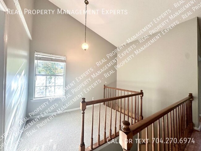 Building Photo - **MOVE IN SPECIAL!**Charming 2BR/2BA Condo...