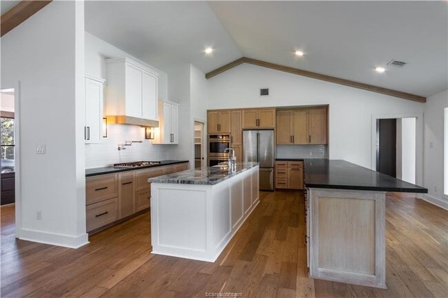 Building Photo - Historic District Gem! 4/3.5 Home Less tha...