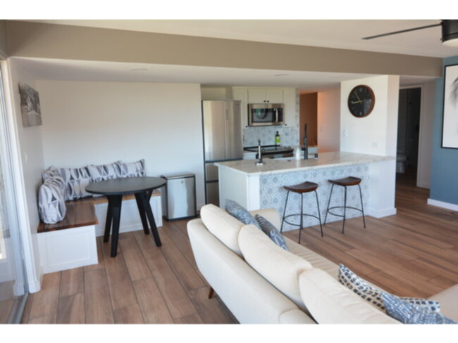 Building Photo - Parkview Luxury in Paradise 2/2/1 with Oce...