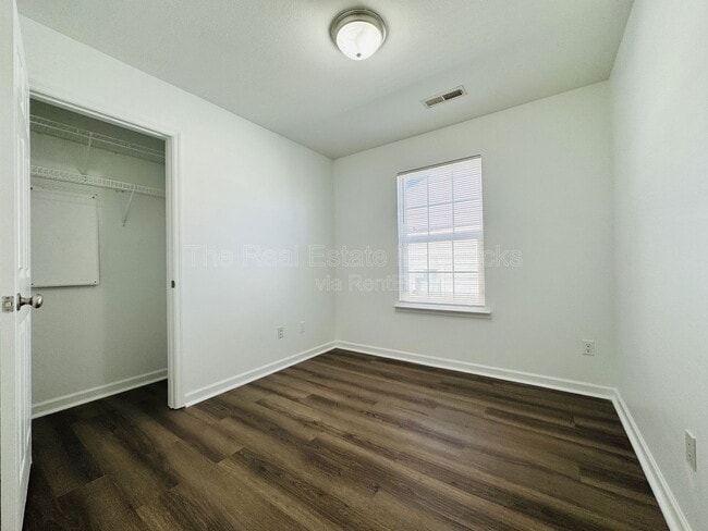 Building Photo - 4607 Kirkland Ave