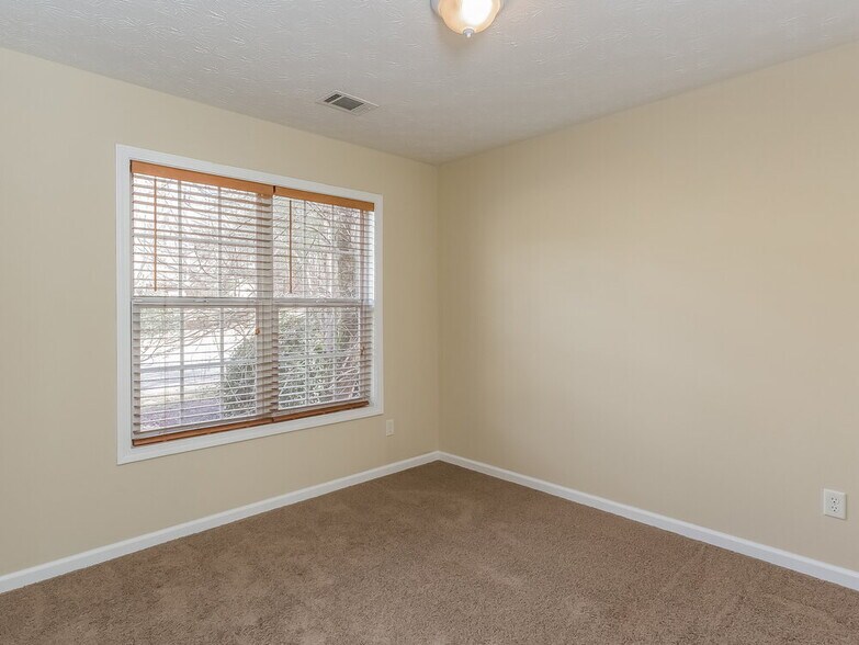 Building Photo - 865 Simon Ive Dr