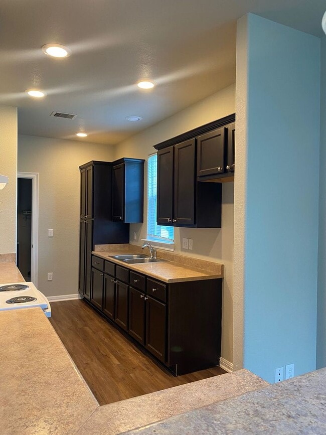 Building Photo - Charming 2 BR / 2 BA Beaumont home — updat...