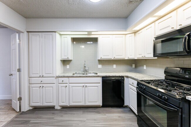 Building Photo - 9603 Orlando Ave