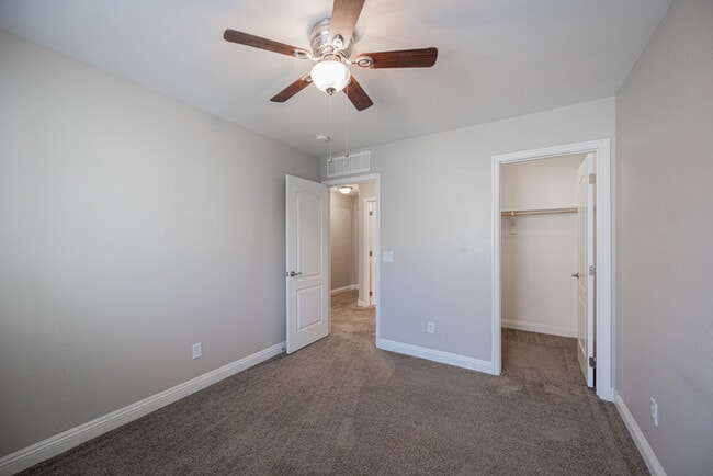 Building Photo - 3314 E Sheffield Rd