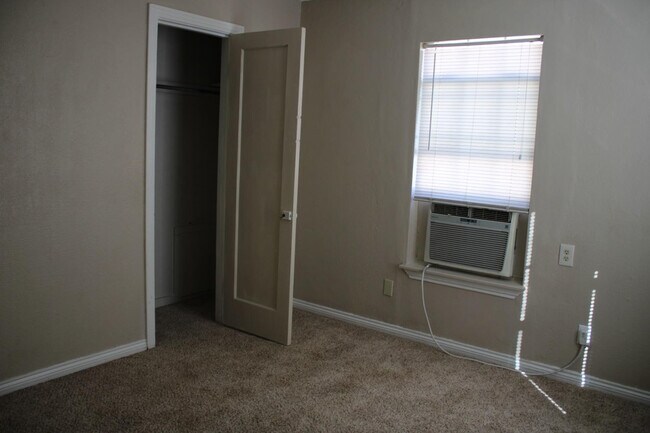 Building Photo - 506 E Municipal Dr