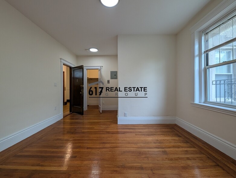 Building Photo - 31 Park Dr