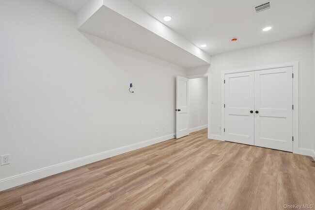 Building Photo - 400 Phillips Hill Rd