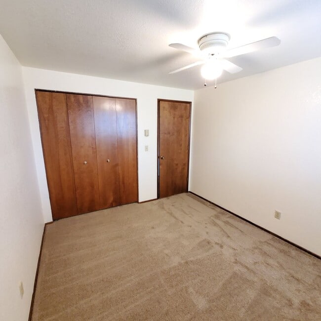 Building Photo - Madrona Way Duplex