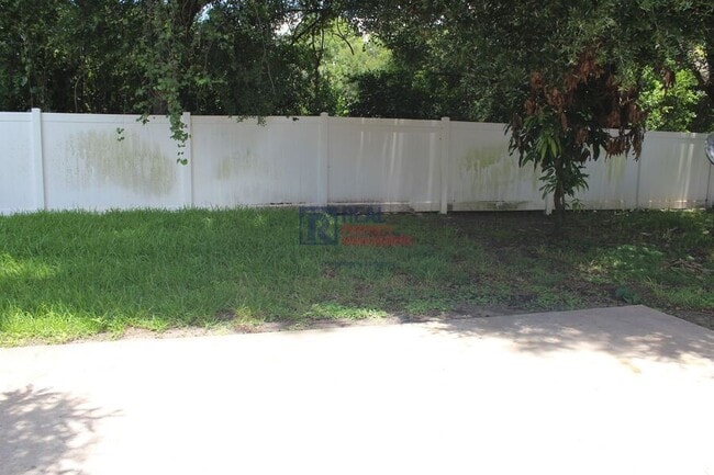 Building Photo - 452 Westchester Hills Ln