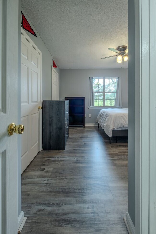 Building Photo - 100 Woodstone Dr