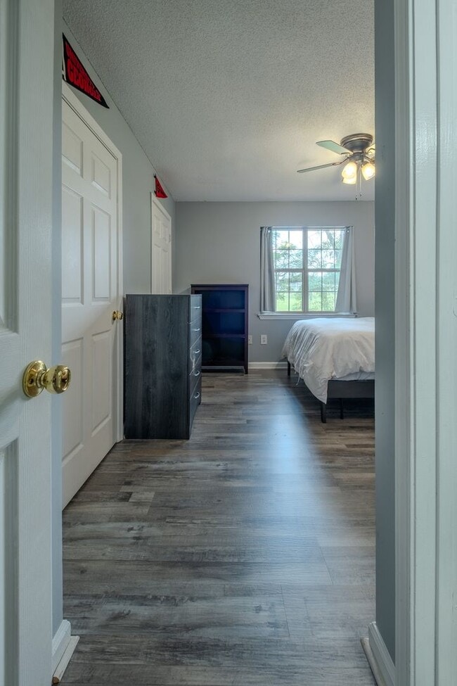 Building Photo - Fully Furnished 2 Bedroom, 2.5 Bath Townhome Near UGA – Move-In Ready!