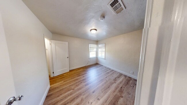 Building Photo - Fresh 3BR/2BA • Pet Friendly • Garage • Mo...
