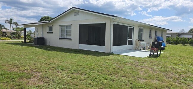 Building Photo - 460 Creek Ln Dr