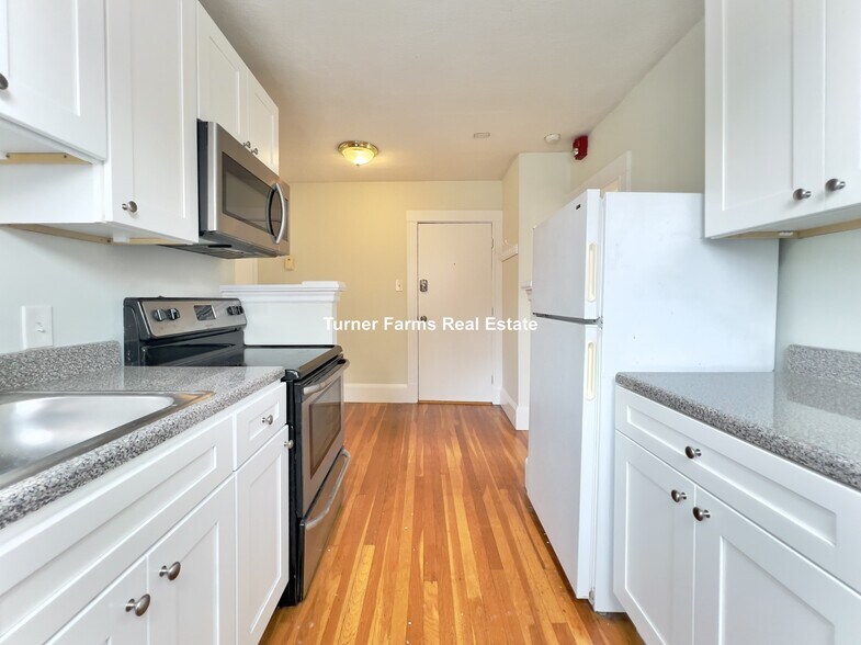 Building Photo - 402A Highland Ave