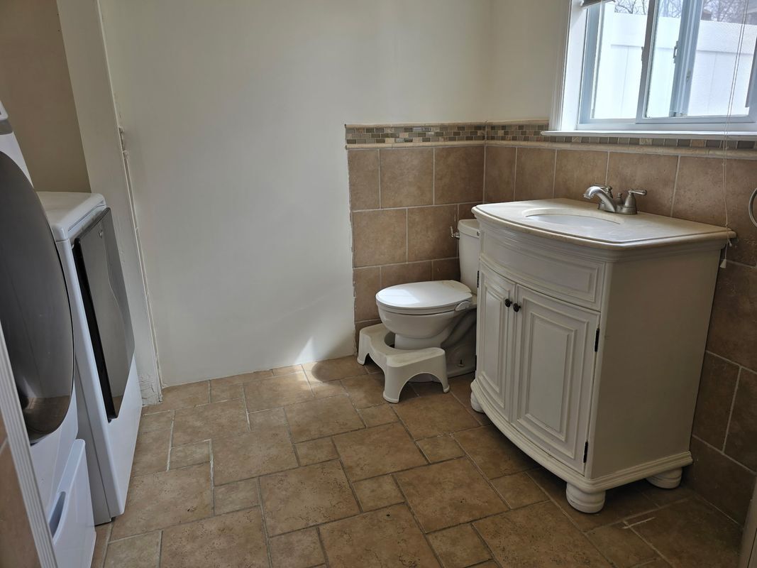 Building Photo - 19 Shamrock Ln