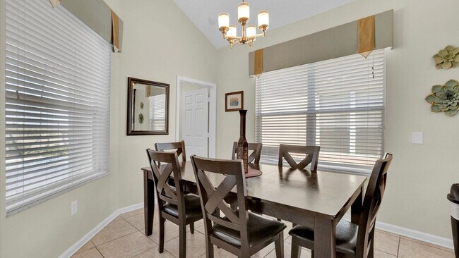 Building Photo - 8176 Fan Palm Way