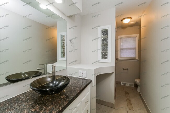 Building Photo - 11206 NW Rush Creek Cove