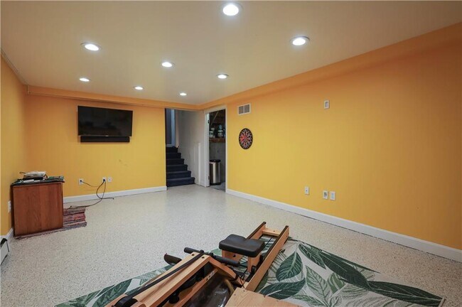 Building Photo - 70 Lindley Ave