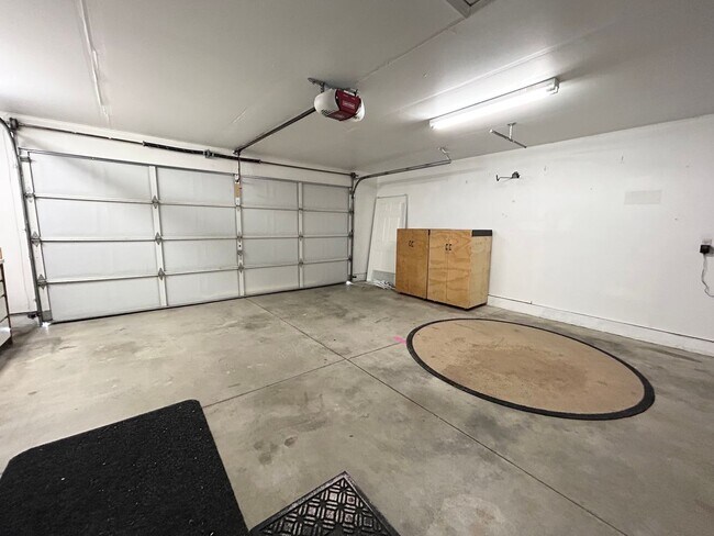 Building Photo - Gorgeous 5 bedroom 3 bathroom Home In Eagle