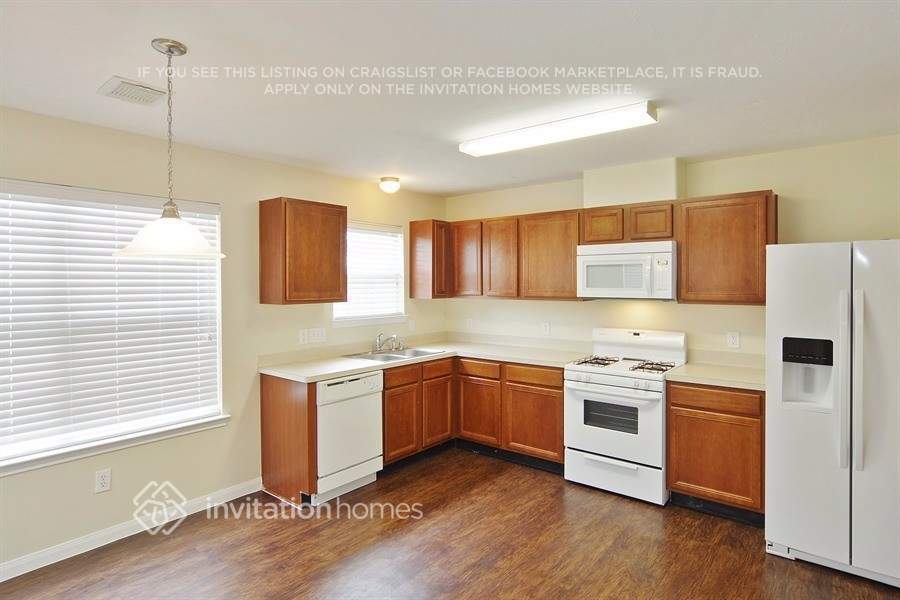 Building Photo - 16114 Majestic Glen Ln