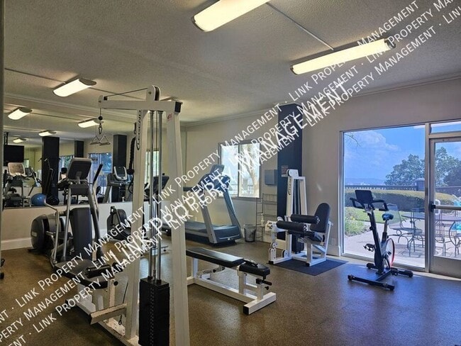 Building Photo - 1131 Stringers Ridge Rd