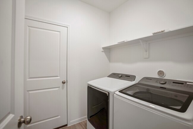 Building Photo - 16915 Elm Grove Rd