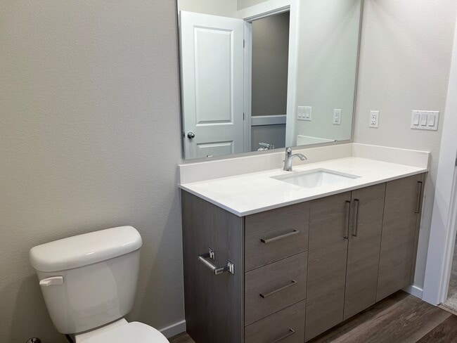 Building Photo - Lynnwood Townhome