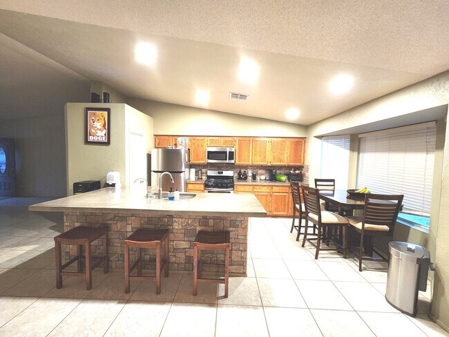 Building Photo - 4 bedroom, 2 bath in Ocotillo subdivision