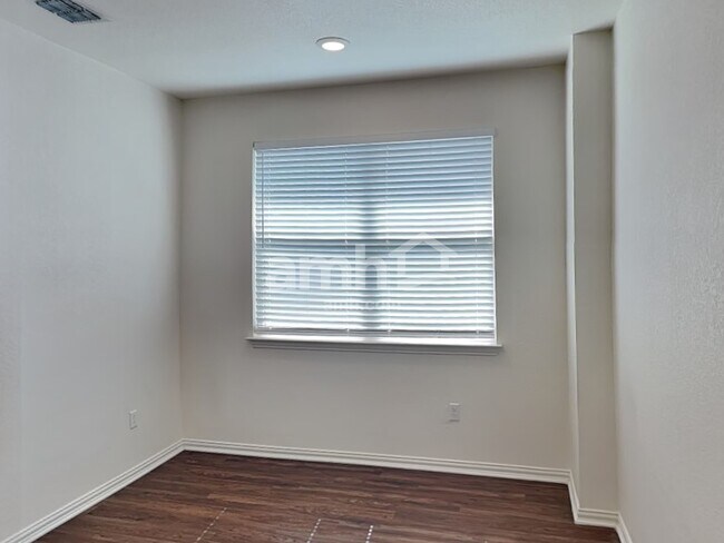 Building Photo - 180 Pebble Creek Run