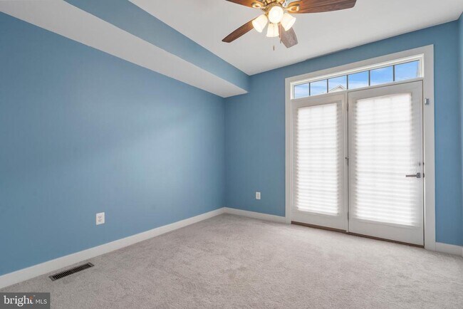 Building Photo - 5908 Etterbeek St